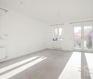 3 bedroom end of terrace house to rent - Photo 1