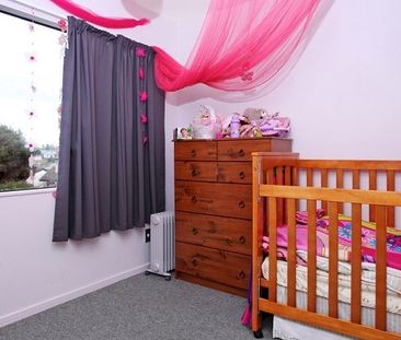 Property Management97b Athena Dr, Totara Vale - House for Rent - Photo 3