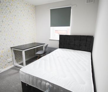 4 bedroom apartment to rent - Photo 4