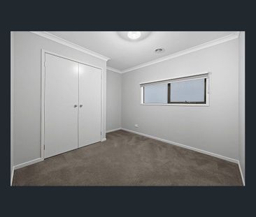 Stylish Family Living in a Prime Williams Landing Location - Photo 6