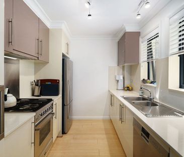 Oversized 2 Bedroom Garden Apartment in The Heart of Mosman - Photo 5