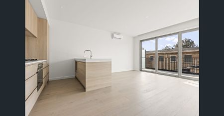 Boutique Sophistication Meets Timeless Comfort in Ivanhoe - Photo 4