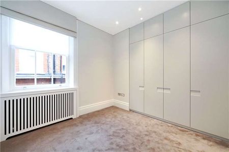 A superb 4 bedroom apartment on the 3rd floor of a popular Kensington Mansion block. - Photo 4