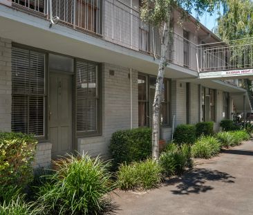 Love the location, live the bayside lifestyle – FURNISHED - Photo 2