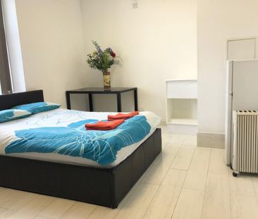 1 bedroom in a house share to rent - Photo 2