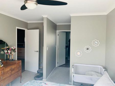 Modern Solar Home - Photo 3