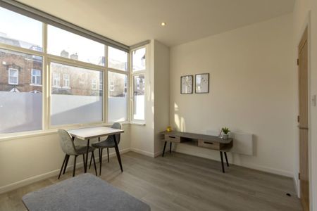 1 bedroom flat to rent - Photo 2