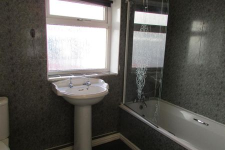 2 bedroom end of terrace house to rent - Photo 5