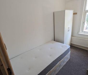 Room in a Shared House, Barlow Road, W3 - Photo 5