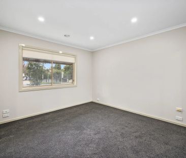 Exquisite Two-Storey Townhouse - Photo 6