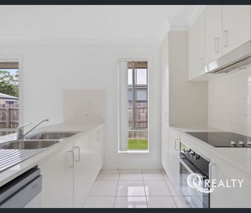 🏡 Family Perfect Home! Walk to Fernbrooke State School - Photo 6