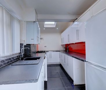 4 bedroom end terraced house to rent - Photo 6