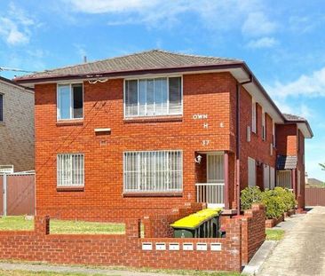 Handy Location! - Photo 1