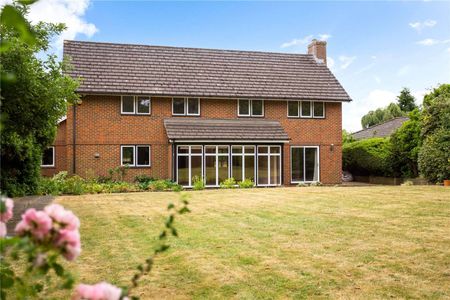 A detached 4 double bedroom family home with generous accommodation offered in good condition throughout set in a large plot. - Photo 2