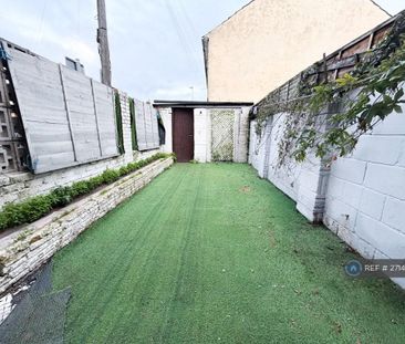 4 bedroom terraced house to rent - Photo 3