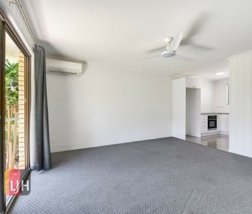 NEAT TWO BEDROOM UNIT NEAR THE WATER! - Photo 3