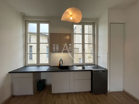 Location Appartement 2 pièces 42m² FONTENAY LE COMTE 85200 - Photo 4