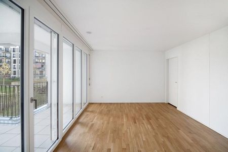 Living and residing in a centrally located urban district - Photo 3