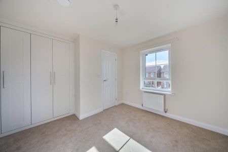 Ilex Drive, Fiddington Fields, Tewkesbury, Gloucestershire - Photo 4