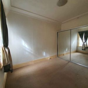 SPACIOUS 1 BEDROOM UNIT - Photo 2