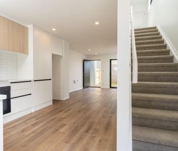 MANGERE BRIDGE, 3 BEDROOMS - Photo 3