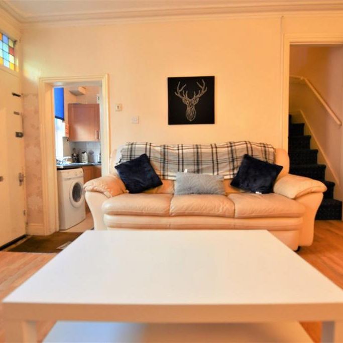 1 bedroom in a house share to rent - Photo 1