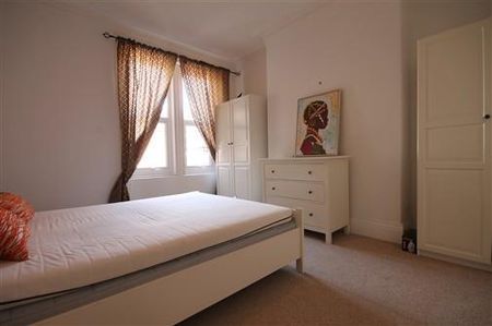 3 bedroom flat to rent - Photo 3