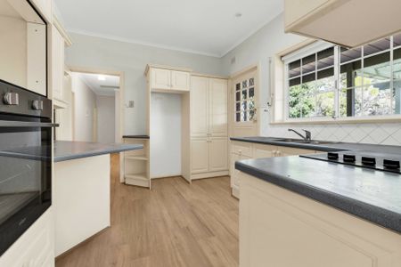 24 Arcoona Avenue, Rostrevor SA, Belconnen - Photo 5