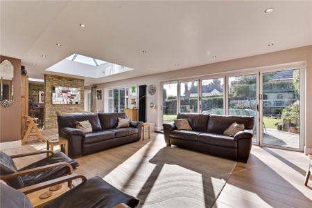 5 bedroom detached house to rent - Photo 2