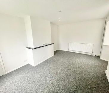 2 bedroom end of terrace house to rent - Photo 4