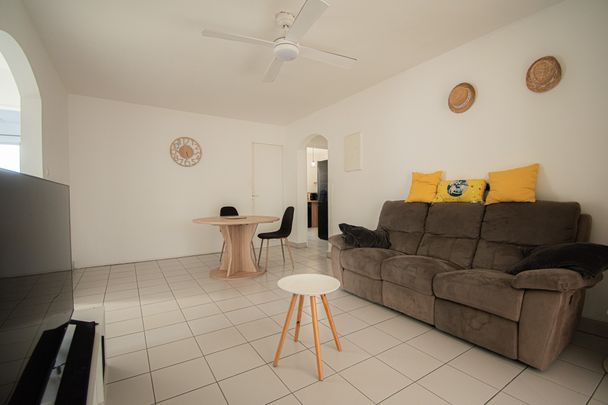 Location Appartement 4 pièces 82m² ST DENIS 97400 - Photo 1
