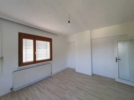 Fernblick über den Süden Wiens - !!!KEIN LIFT!!! - 4 Zimmer Wohnung mit sonniger Südterrasse - Photo 2