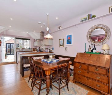 A two bedroom terrace house in popular Jericho - Photo 1