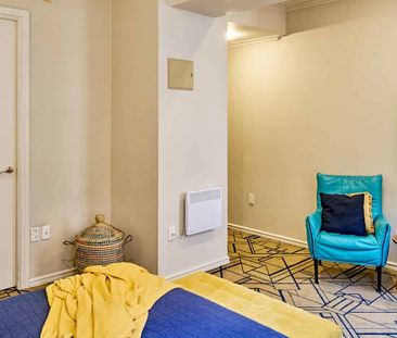 Historic and Beautifully Furnished City Apartment - Photo 5