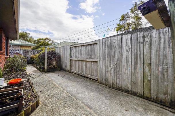 3 Bedrooms in Tawa - Photo 1