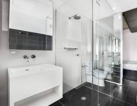 Fully furnished in great location - Photo 3