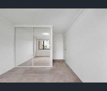 Two Bedroom Apartment Close to Royal North Shore Hospital - Photo 4