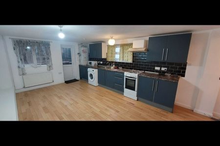 3 Bed Terraced House, Earls Road, SO14 - Photo 4
