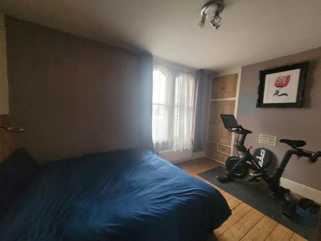 4 bedroom terraced house to rent - Photo 5