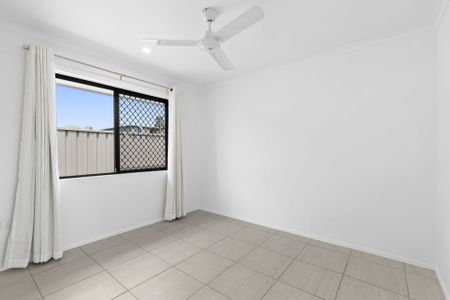 Spacious Duplex in Broadbeach Waters - Photo 2