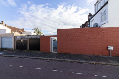 2 Bed Flat, Dartmouth Road, NW4 - Photo 3