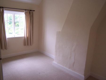 2 bedroom end of terrace house to rent - Photo 2