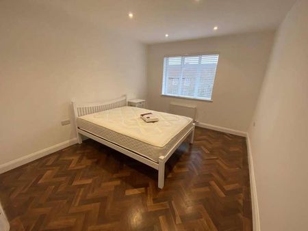 Student Apartment Near St Lukes Campus - Warren House, Magdalen Road, EX2 - Photo 2