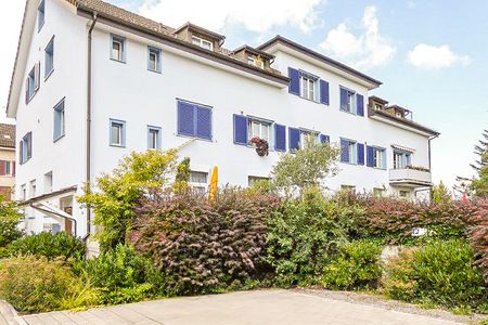 Gemütliche Dachgeschoss Wohnung in Amriswil - Photo 2