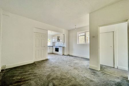 3 bed House Central Avenue, Southend-on-Sea, SS2 - Photo 2