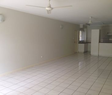 Ground Floor Unit in Convenient Location - Photo 3