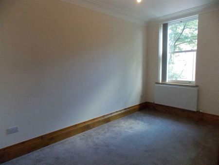 Flat in Warwick Square, Carlisle - Photo 2