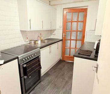 4 bedroom end of terrace house to rent - Photo 6