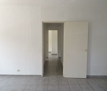 Nîmes, T4, 700€ H.C, Place Hubert Rouger, 83m² - Photo 2