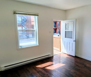 Beau 4 1/2 à deux pas du Centre-Ville (Animaux acceptés) - Photo 2